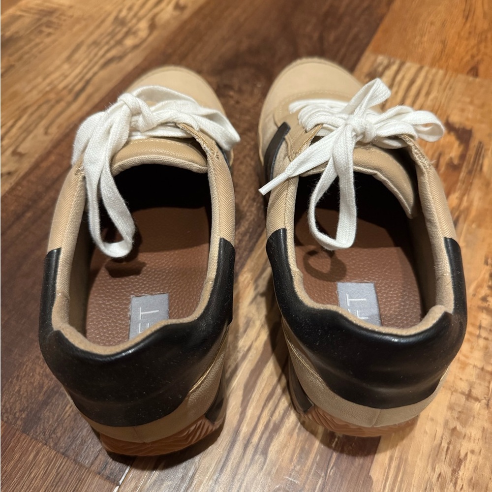 Loft Women’s Sneakers - Picture 3 of 4